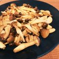 puipuigura's cooksnap of when they made ピリ辛♪　ペペロンしめじ.