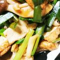 meeemaaa's cooksnap of when they made 厚揚げ、しめじ、ニラのピリ辛炒め.