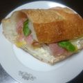 あっこ☺'s cooksnap of when they made 生ハムと玉ねぎで簡単バゲットサンド.
