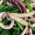 大阪のちゃーちゃん's cooksnap of when they made するめいかと小松菜のガリバタポン酢炒め.