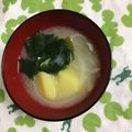 ankotetu's cooksnap of when they made わかめがシャキッ！じゃがいも味噌汁.