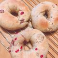 Yuyuyu12's cooksnap of when they made 手捏ねパン♪胡桃とクランベリーのベーグル.
