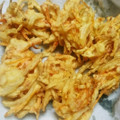 のり子のおかず♪'s cooksnap of when they made 新玉葱と海老のかき揚げ.