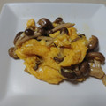 ☆kinoko☆'s cooksnap of when they made しめじと玉子の中華風炒め.