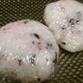ジョングレ's cooksnap of when they made 色鮮やかなおにぎり♡梅酢と赤シソで.