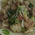 もりのりころ's cooksnap of when they made 簡単な節約油不使用の鶏皮と野菜炒め.
