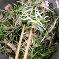 はなちくママ's cooksnap of when they made 簡単！もやしと豆苗の炒め物★.
