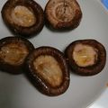 小５料理男子's cooksnap of when they made 焼きしいたけ～マーガリンとお醤油で～.
