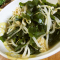 低カロ探検隊's cooksnap of when they made 給料前生わかめ・もやし・油揚げのさっと煮.