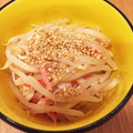 ぱぴぷゆい's cooksnap of when they made 超簡単♪もやしとカニかまのシンプル和え物.