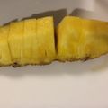 ちゃろちゃお's cooksnap of when they made パイナップルの切り方☆お皿もパインで☆.
