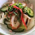 呑んべぇは友達's cooksnap of when they made 胡麻油香るキュウリ玉ねぎと竹輪の中華あえ.
