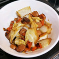 J_son's cooksnap of when they made 白菜と人参とソーセージの醤油炒め.