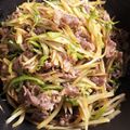 miyu1812's cooksnap of when they made 細切りじゃが芋とピーマン豚肉の青椒肉絲風.