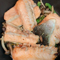 気まぐれご飯を作る人's cooksnap of when they made 讃岐さーもんのアラとシメジのアヒージョ炒.