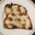 inLondon's cooksnap of when they made レーズン食パンで　胡桃チーズトースト.