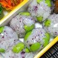 nosso's cooksnap of when they made 彩りきれいな枝豆とゆかりのおにぎり.