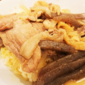 yknobi's cooksnap of when they made * 簡単！すき焼き風豚丼 *.