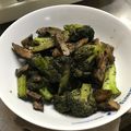 hitorin3's cooksnap of when they made ブロッコリーのオイマヨ炒め.