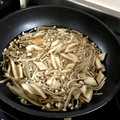 maa_38's cooksnap of when they made 簡単ランチ　えのき ちくわ 卵とじ丼.
