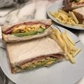 coro７'s cooksnap of when they made 栄養満点！ベーコンアボカドタマゴサンド.