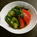 Hirarinn☆'s cooksnap of when they made 簡単キュウリワカメトマトの酢の物♪.