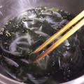 くまノン兵衛's cooksnap of when they made 簡単♪ウェイパーでワカメスープ.