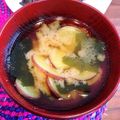 ちゃぴ♥'s cooksnap of when they made サツマイモとわかめの味噌汁.