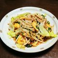 おにぎり99's cooksnap of when they made 豚肉ニラ卵炒め♬シャキッとレタスは必須✨.