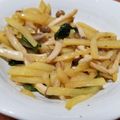 yupuchabu's cooksnap of when they made 新じゃがとしめじのきんぴら(減塩レシピ）.