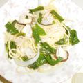 白いぐれーぷ's cooksnap of when they made つるむらさきとシーチキンワンポットパスタ.