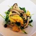 KabuChii3's cooksnap of when they made 豆苗と卵ときのこの炒め物.