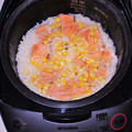 ガッキーパパ's cooksnap of when they made 缶詰めで♪鮭の中骨とコーンの炊き込みご飯.