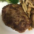 かつぺ's cooksnap of when they made 牛乳・玉ねぎなし！ふわふわ♡ハンバーグ.