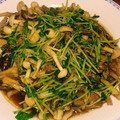 あや3069's cooksnap of when they made 豆苗とたっぷりきのこの炒め物♪.