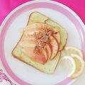 Syakuraiun's cooksnap of when they made 林檎のスライス蜜トースト.