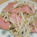 きらり流れ星's cooksnap of when they made 簡単魚肉ソーセージともやし炒め.