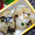 nosso's cooksnap of when they made 揚げ玉塩昆布めんつゆおにぎり.