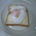 salymama's cooksnap of when they made 目玉焼きマヨチーズトースト(^.^).