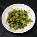 ゆぅだぃ☆'s cooksnap of when they made 超簡単、ベーコンと豆苗のにんにく醤油炒め.