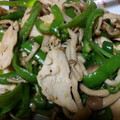 yosiee's cooksnap of when they made 節約簡単！ピーマンと胸肉のこっくり炒め.