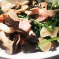 クックG64PNS☆'s cooksnap of when they made ほうれん草ハムキノコのソテー☆.