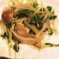 wayco's cooksnap of when they made 副菜に♩豆苗とキノコのさっぱりポン酢炒め.