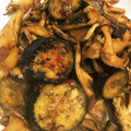 ＊にょにょん＊'s cooksnap of when they made 茄子と舞茸の旨辛ニンニク炒め.