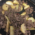 クックYEPDPQ☆'s cooksnap of when they made じゃがいもと牛肉のガーリックバター炒め.
