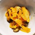 ♡なーつ♪'s cooksnap of when they made お弁当★シイタケとニンジンのバター麺つゆ.