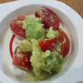 島猫。's cooksnap of when they made 簡単★トマトとアボカドのデリ風サラダ.