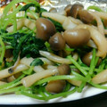 クックMP0PBP☆'s cooksnap of when they made しめじと豆苗のガーリック炒め.