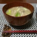 ダイナマイト漆黒's cooksnap of when they made 簡単！舞茸葱のお味噌汁☆味噌バター風味.