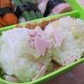 紅葉ｙ's cooksnap of when they made 沢庵と魚肉ソーセージ★おにぎり★.